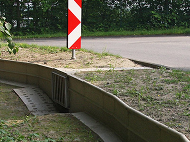 Main road tunnel crossings