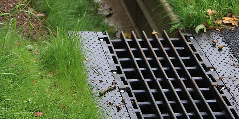 Trap-channel-grating